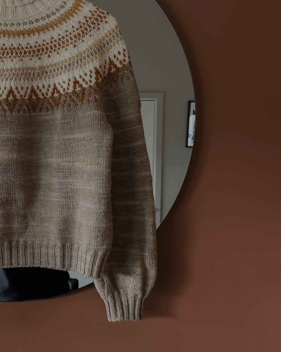 Bål och ärm på Tales of Patagonia Sweater · rymlig, 15 till 25 cm rörelsevidd