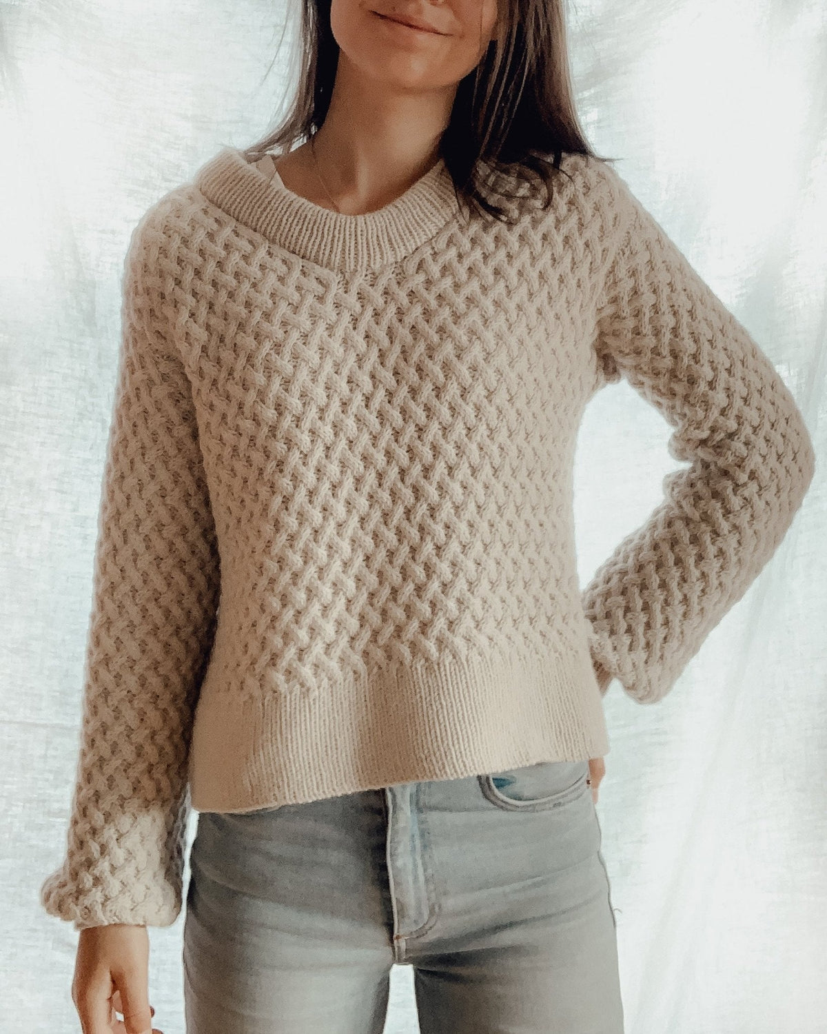 Beige Lounge Sweater med jeans · strikkes med indsatte ærmer